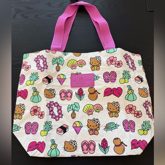 NEW aloha collection Hello Kitty day tripper tote bag - Picture 4 of 8